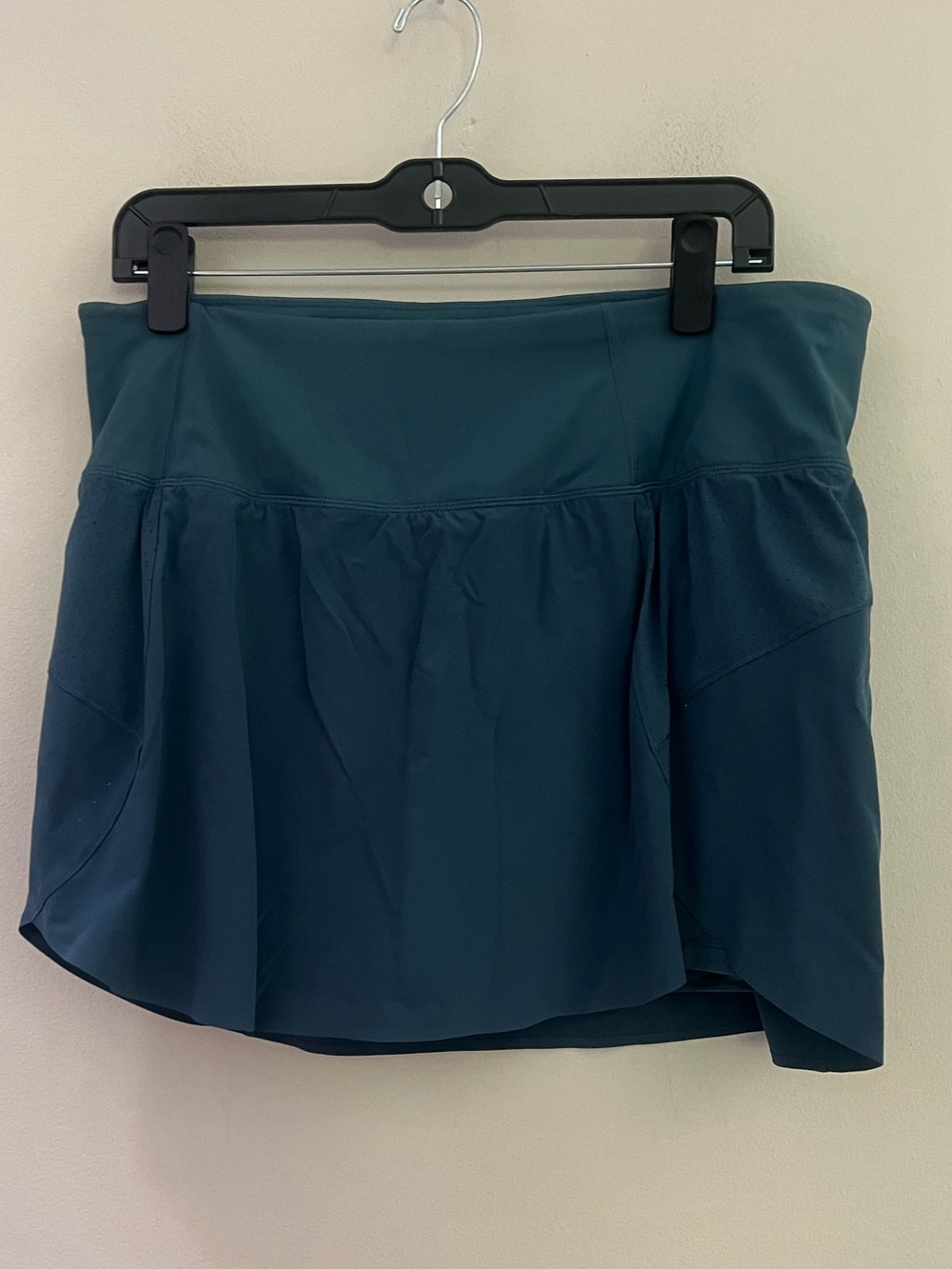 Athleta woman’s Teal tennis Run Skort